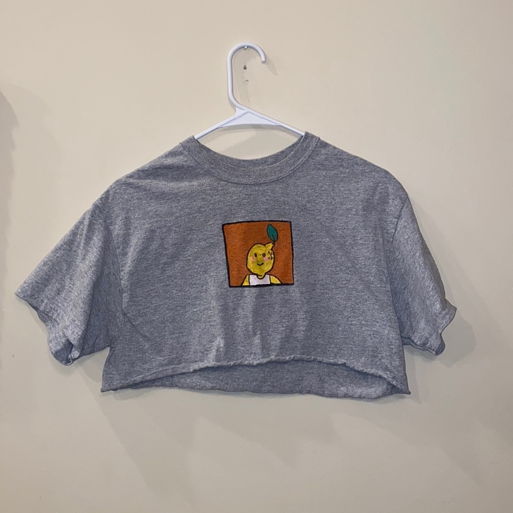 cute cropped gray tshirt w lemon guy💛🍋 Size M
